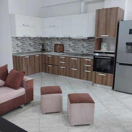Tirane, jepet me qera apartament 2+1+Ballkon Kati 4, 110 m² 400 € (Rruga Sotir Caci)