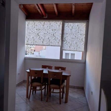 Tirane, jepet me qera apartament 2+1+Ballkon Kati 4, 110 m² 400 € (Rruga Sotir Caci)