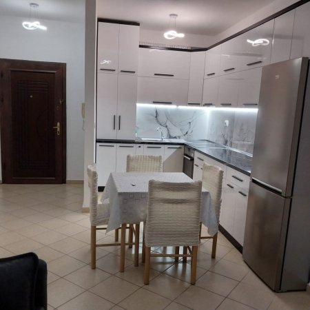 Tirane, jepet me qera apartament 1+1+Ballkon Kati 2, 60 m² 400 € (Bulevardi Migjeni Astir)