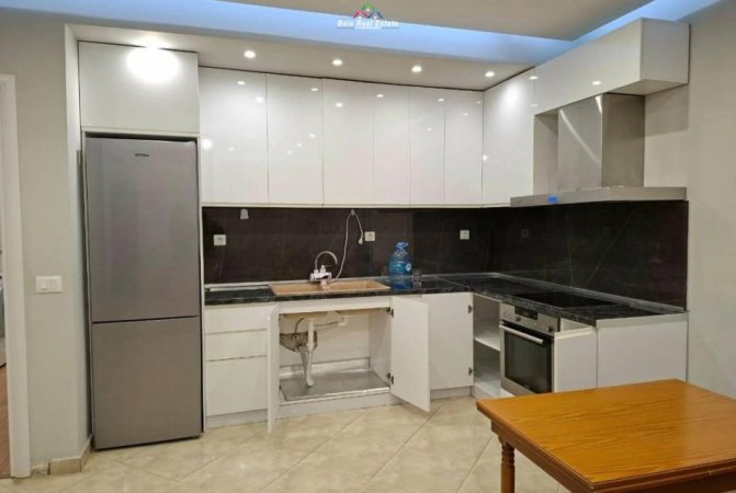 Tirane, jepet me qera apartament 2+1 Kati 3, 100 m² 430 € (Rruga Muhamet Deliu)