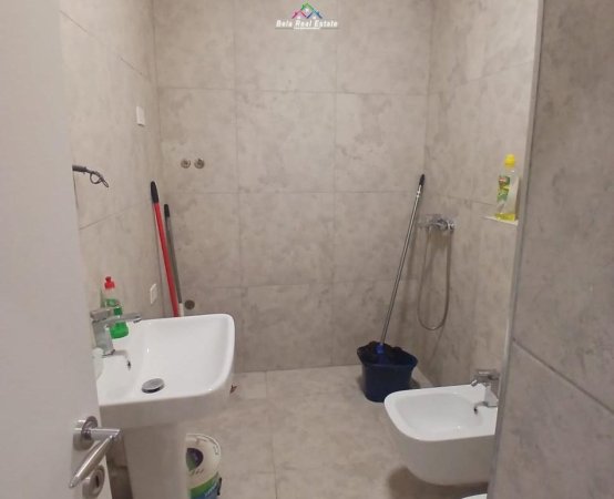 Tirane, jepet me qera apartament 2+1 Kati 3, 95 m² 600 € (Rruga Astrit Losha)