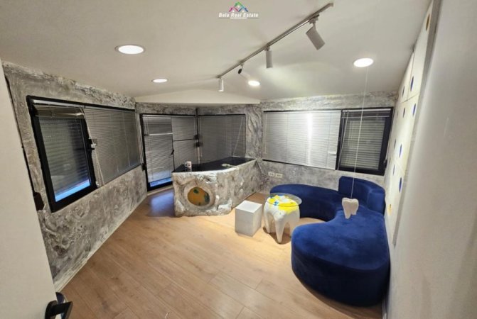Tirane, jepet me qera zyre Kati 7, 500 m² 500 € (Rruga Petro Nini Luarasi)