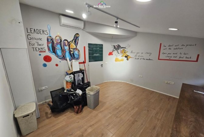 Tirane, jepet me qera zyre Kati 7, 500 m² 500 € (Rruga Petro Nini Luarasi)