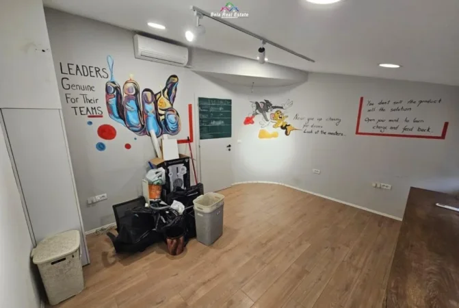 Tirane, jepet me qera zyre Kati 7, 500 m² 500 € (Rruga Petro Nini Luarasi)