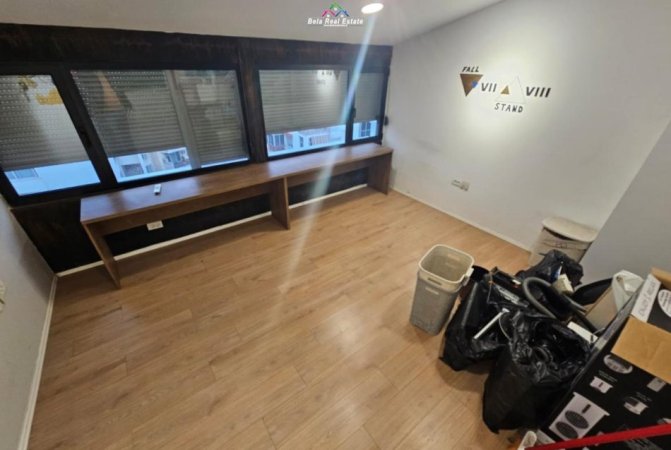 Tirane, jepet me qera zyre Kati 7, 500 m² 500 € (Rruga Petro Nini Luarasi)