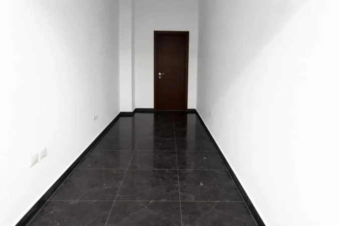 Tirane, jepet me qera dyqan Kati 0, 24 m² 500 € (Rruga e Kavajes)