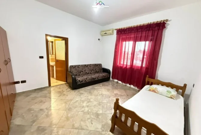 Tirane, jepet me qera apartament 2+1 Kati 2, 130 m² 550 € (Rruga Marije Kraja)