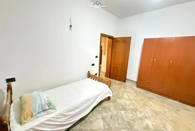 Tirane, jepet me qera apartament 2+1 Kati 2, 130 m² 550 € (Rruga Marije Kraja)
