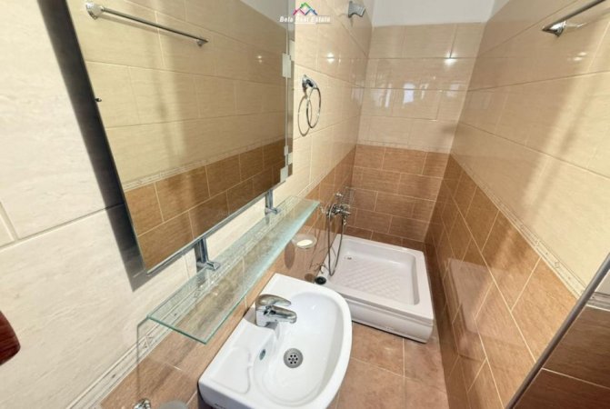 Tirane, jepet me qera apartament 2+1 Kati 2, 130 m² 550 € (Rruga Marije Kraja)