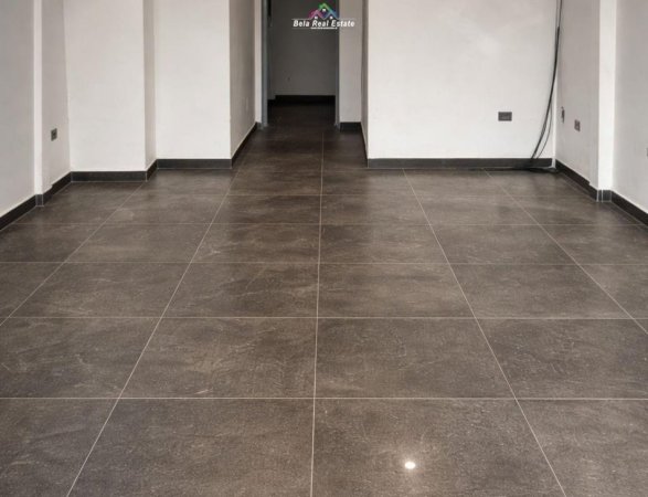 Tirane, jepet me qera dyqan Kati 0, 68 m² 650 € (Rruga Kongresi i Manastirit)