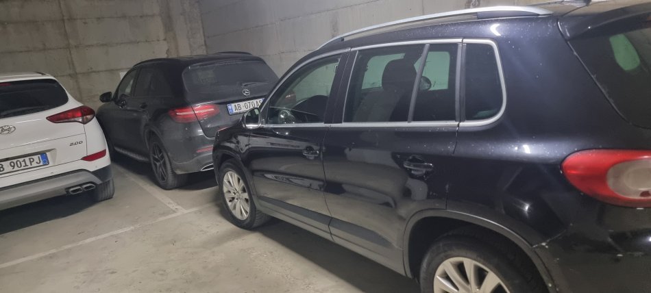 Tirane, shes SUV Vw tiguan 2.0 tdi 2009 full panorama Nafte, e zeze manuale Kondicioner 349.000 km 4.950 €