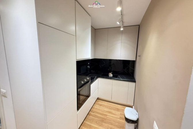 Tirane, jepet me qera apartament duplex 2+1 Kati 2, 110 m² 1.100 € (Rruga Urani Pano)