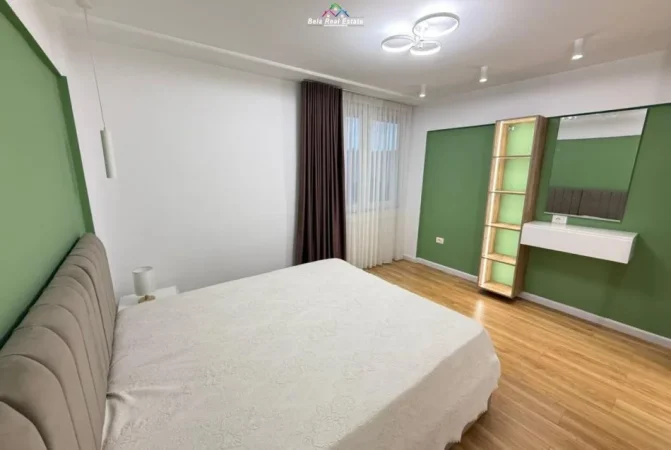 Tirane, jepet me qera apartament duplex 2+1 Kati 2, 110 m² 1.100 € (Rruga Urani Pano)