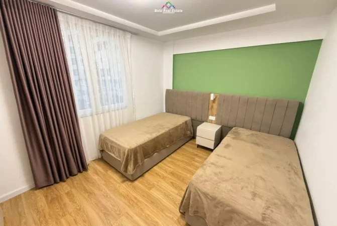 Tirane, jepet me qera apartament duplex 2+1 Kati 2, 110 m² 1.100 € (Rruga Urani Pano)