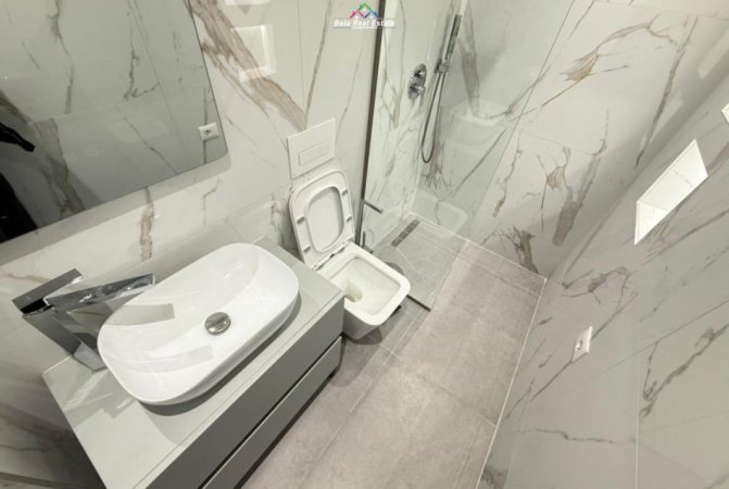 Tirane, jepet me qera apartament duplex 2+1 Kati 2, 110 m² 1.100 € (Rruga Urani Pano)