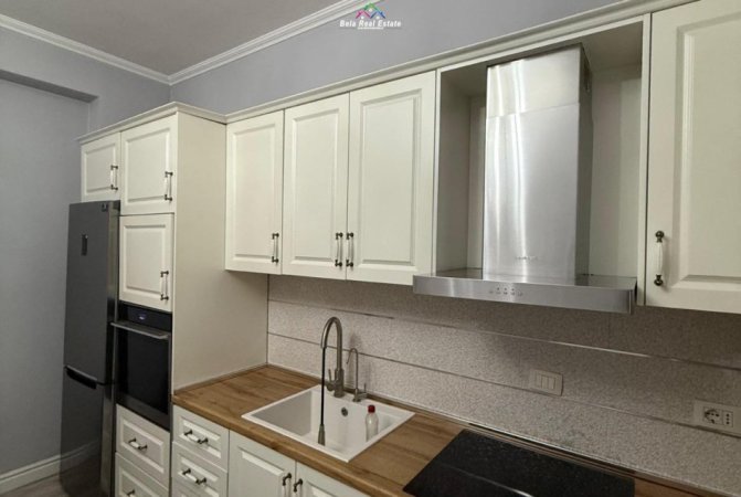 Tirane, shes apartament 1+1 Kati 3, 63 m² 170.000 € (Rruga e Kavajes)