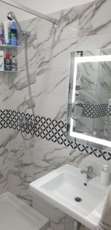 Tirane, jepet me qera apartament 1+1 Kati 4, 75 m² 500 € (Aleksander Moisiu)