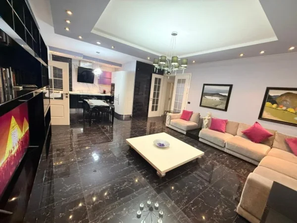 Tirane, jepet me qera apartament 3+1+Ballkon , 140 m² 1.350 € (Bllok)