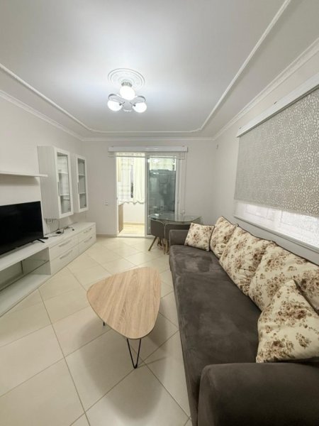 Tirane, jepet me qera apartament 1+1+Ballkon Kati 2, 60 m² 600 € (Rruga e Kosovareve)