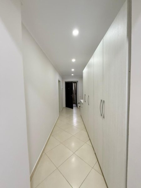 Tirane, jepet me qera apartament 1+1+Ballkon Kati 2, 60 m² 600 € (Rruga e Kosovareve)