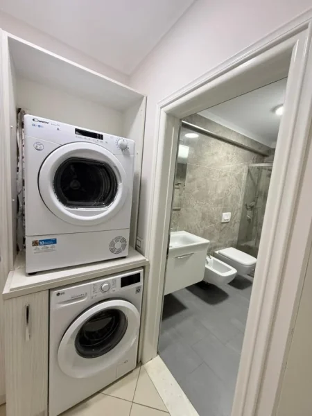 Tirane, jepet me qera apartament 1+1+Ballkon Kati 2, 60 m² 600 € (Rruga e Kosovareve)