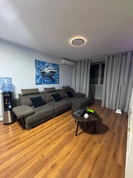 Tirane, jepet me qera apartament 2+1+Ballkon Kati 2, 80 m² 900 € (Sheshi Wilson)