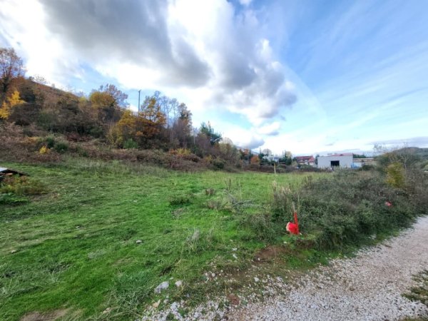 🌍 SHITET: Tokë Arë 604 m² Brenda në Fshat me Pamje nga Pylli & Lumi📍Në Fshatin IBË  39.200€ 🏕