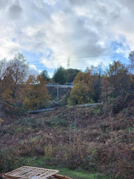 🌍 SHITET: Tokë Arë 604 m² Brenda në Fshat me Pamje nga Pylli & Lumi📍Në Fshatin IBË  39.200€ 🏕