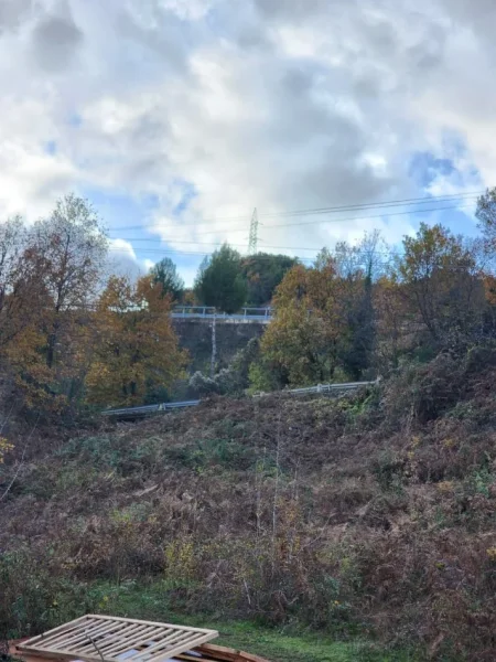 🌍 SHITET: Tokë Arë 604 m² Brenda në Fshat me Pamje nga Pylli & Lumi📍Në Fshatin IBË  39.200€ 🏕