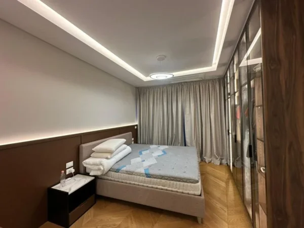 Tirane, shitet apartament 2+1+Ballkon Kati 5, 133 m² (Liqeni)