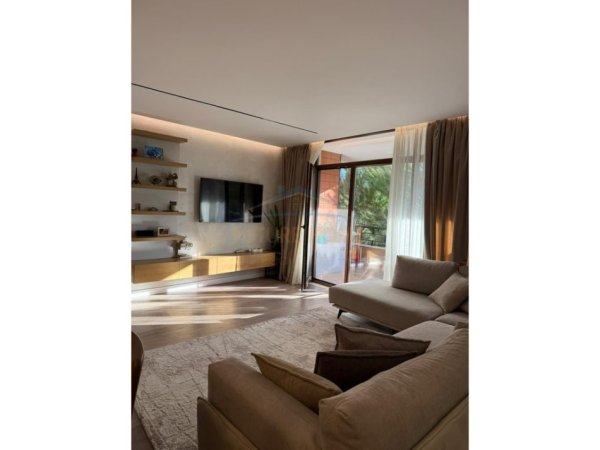 Tirane, shitet apartament Kati 2, 151 m² 355.000 €