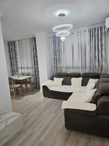 Tirane, shitet apartament 1+1+Ballkon Kati 4, 55 m² 95.000 € (Apartament 1+1 Per Shitje Misto Mame Me Hipoteke Totalisht I Investuar)