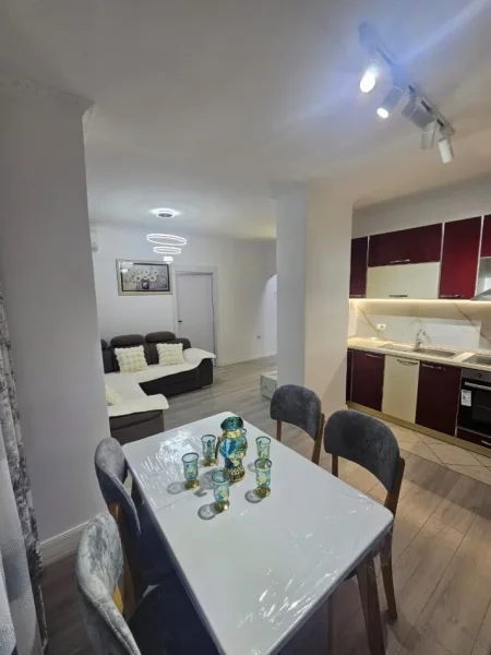 Tirane, shitet apartament 1+1+Ballkon Kati 4, 55 m² 95.000 € (Apartament 1+1 Per Shitje Misto Mame Me Hipoteke Totalisht I Investuar)