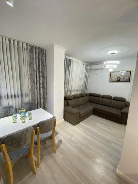 Tirane, shitet apartament 1+1+Ballkon Kati 4, 55 m² 95.000 € (Apartament 1+1 Per Shitje Misto Mame Me Hipoteke Totalisht I Investuar)