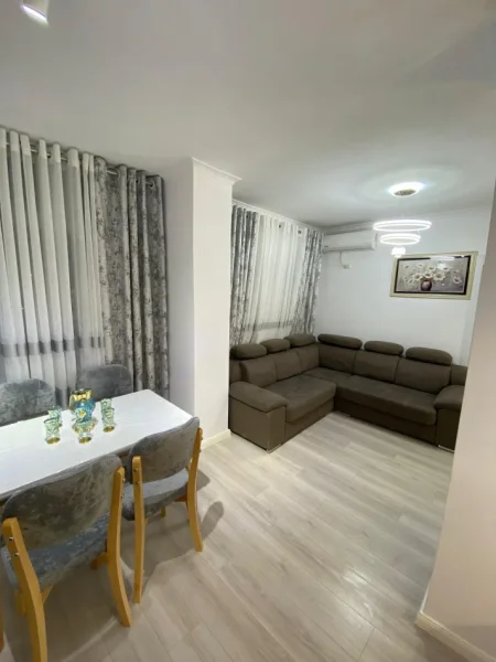 Tirane, shitet apartament 1+1+Ballkon Kati 4, 55 m² 95.000 € (Apartament 1+1 Per Shitje Misto Mame Me Hipoteke Totalisht I Investuar)