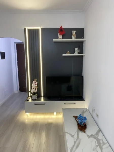 Tirane, shitet apartament 1+1+Ballkon Kati 4, 55 m² 95.000 € (Apartament 1+1 Per Shitje Misto Mame Me Hipoteke Totalisht I Investuar)
