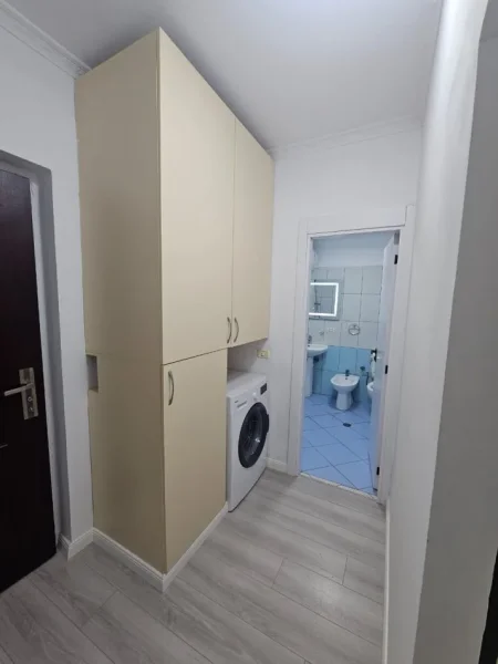 Tirane, shitet apartament 1+1+Ballkon Kati 4, 55 m² 95.000 € (Apartament 1+1 Per Shitje Misto Mame Me Hipoteke Totalisht I Investuar)