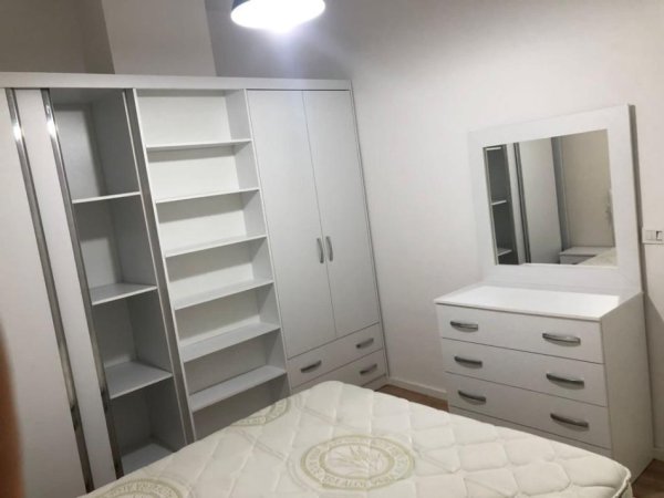 Tirane, jepet me qera apartament 1+1 Kati 1, 60 m² 400 € (Supermarket Aldi, Fondacioni Eleonor)