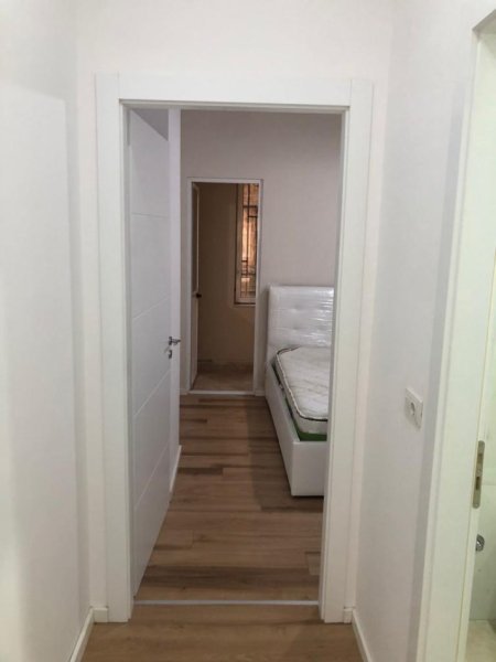 Tirane, jepet me qera apartament 1+1 Kati 1, 60 m² 400 € (Supermarket Aldi, Fondacioni Eleonor)