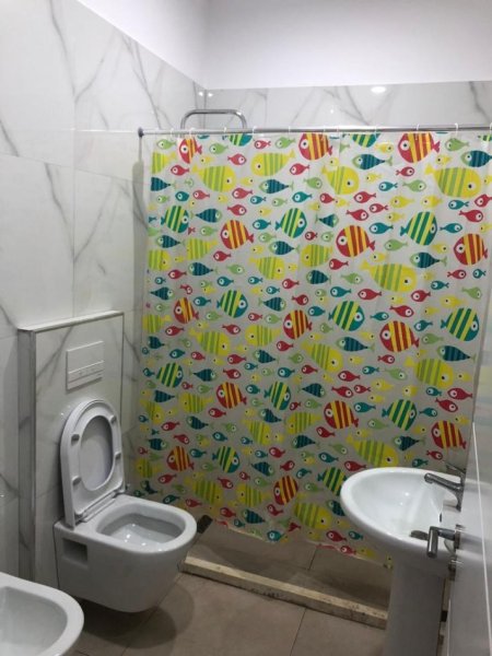 Tirane, jepet me qera apartament 1+1 Kati 1, 60 m² 400 € (Supermarket Aldi, Fondacioni Eleonor)