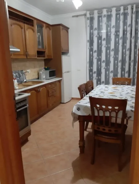 Tirane, jepet me qera apartament 2+1 Kati 5, 110 m² 650 € (Kompleksi Panorama Don Bosko)