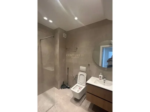 Tirane, jepet me qera apartament 1+1+Ballkon Kati 4, 55 m² 450 € (casa italia)