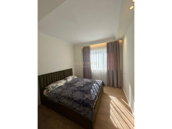 Tirane, jepet me qera apartament 1+1+Ballkon Kati 4, 55 m² 450 € (casa italia)