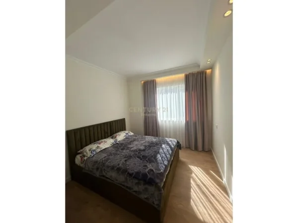 Tirane, jepet me qera apartament 1+1+Ballkon Kati 4, 55 m² 450 € (casa italia)