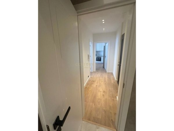 Tirane, jepet me qera apartament 1+1+Ballkon Kati 4, 55 m² 450 € (casa italia)