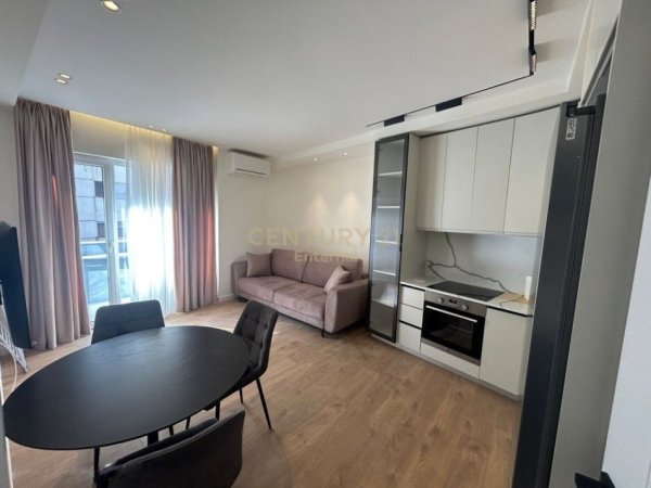 Tirane, jepet me qera apartament 1+1+Ballkon Kati 4, 55 m² 450 € (casa italia)