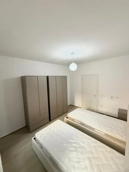 Tirane, jepet me qera apartament 2+1+ Garazh, Kati 2, Cmimi 700 € tek Rezidenca OASIS, Astir, Tirane.