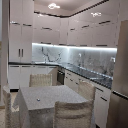Tirane, jepet me qera Apartament 1+1 ,Kati 3, Mobiluar, Çmimi 400 € ne ASTIR, Tiranë.