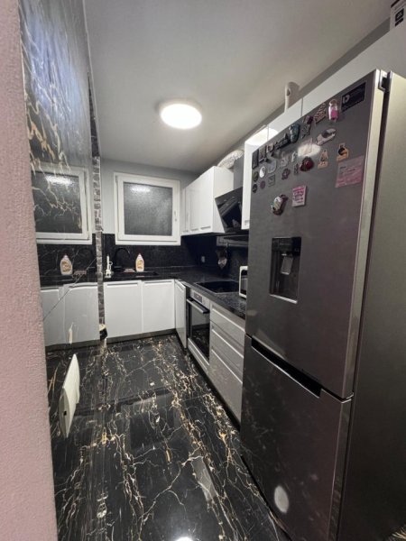 Tirane, jepet me qera apartament 2+1+Ballkon , 90 m² 900 € (Blloku)