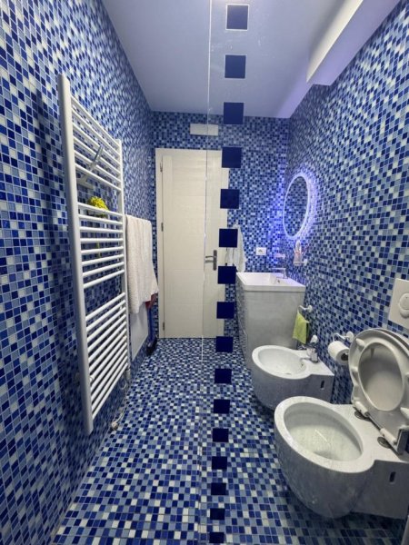 Tirane, jepet me qera apartament 2+1+Ballkon , 90 m² 900 € (Blloku)